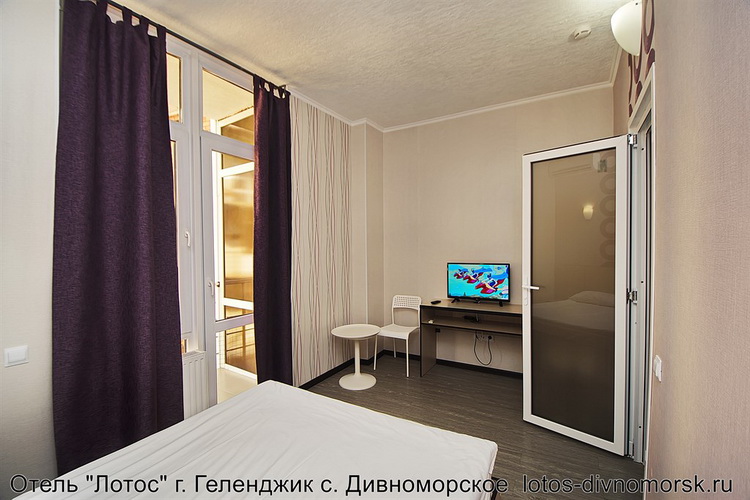 отдых в гостинице с бассейном - первая линия