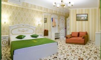  2025  - Трехместные